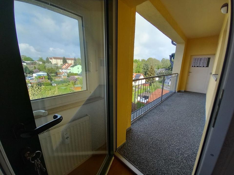 Thumbnail-großzügige 3-Zimmer Wohnung mit Balkon und Blick über Crimmitschau, Erstbezug nach Sanierung