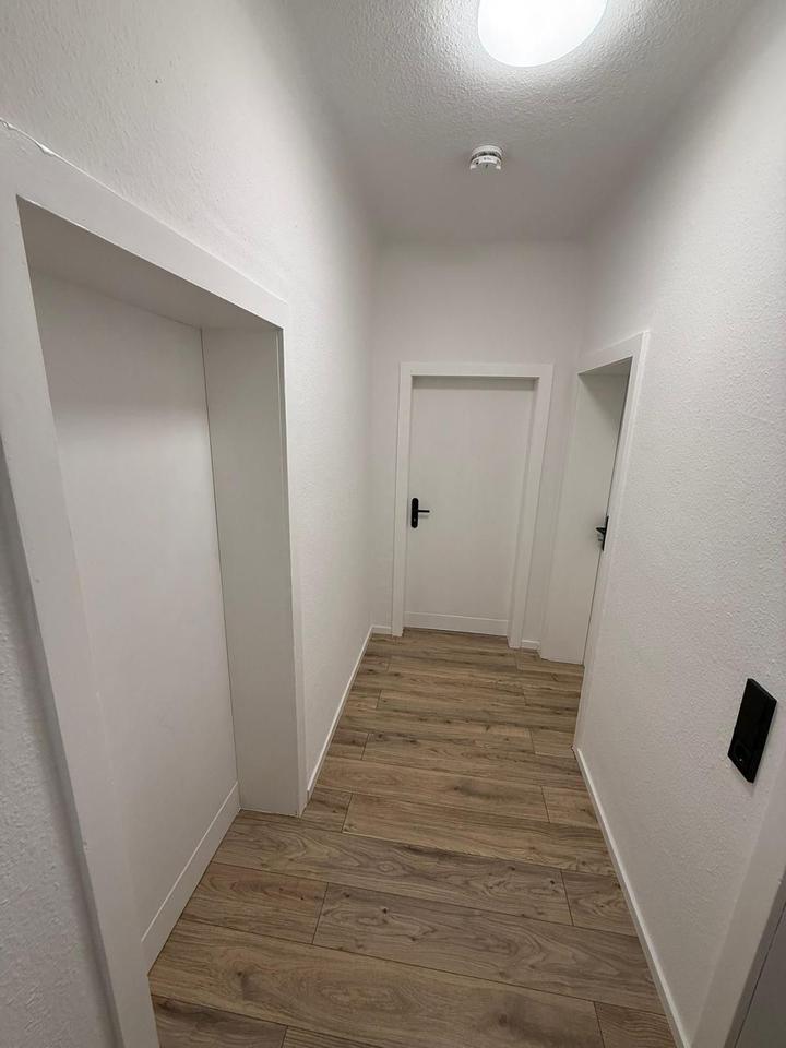 Thumbnail-Frisch renovierte 2 ZKB Wohnung in Hilbringen zu vermieten