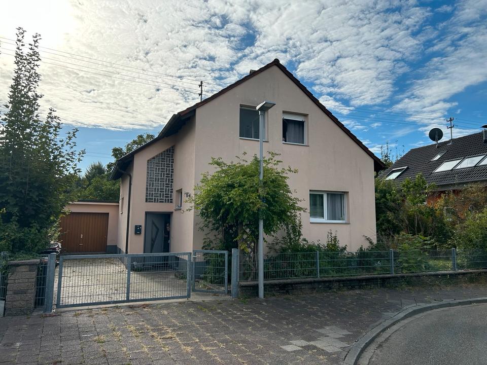 Thumbnail-Schönes Einfamilienhaus in Karlsruhe sehr guter Lage zu mieten