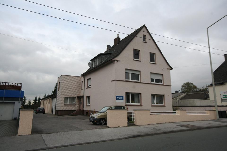 Thumbnail-3 familienhaus mit Gewerbehalle zu verkaufen