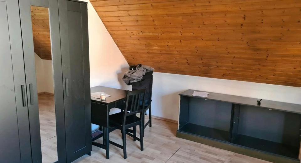Thumbnail-Kleine 2 Zimmer Dachgeschoss Wohnung