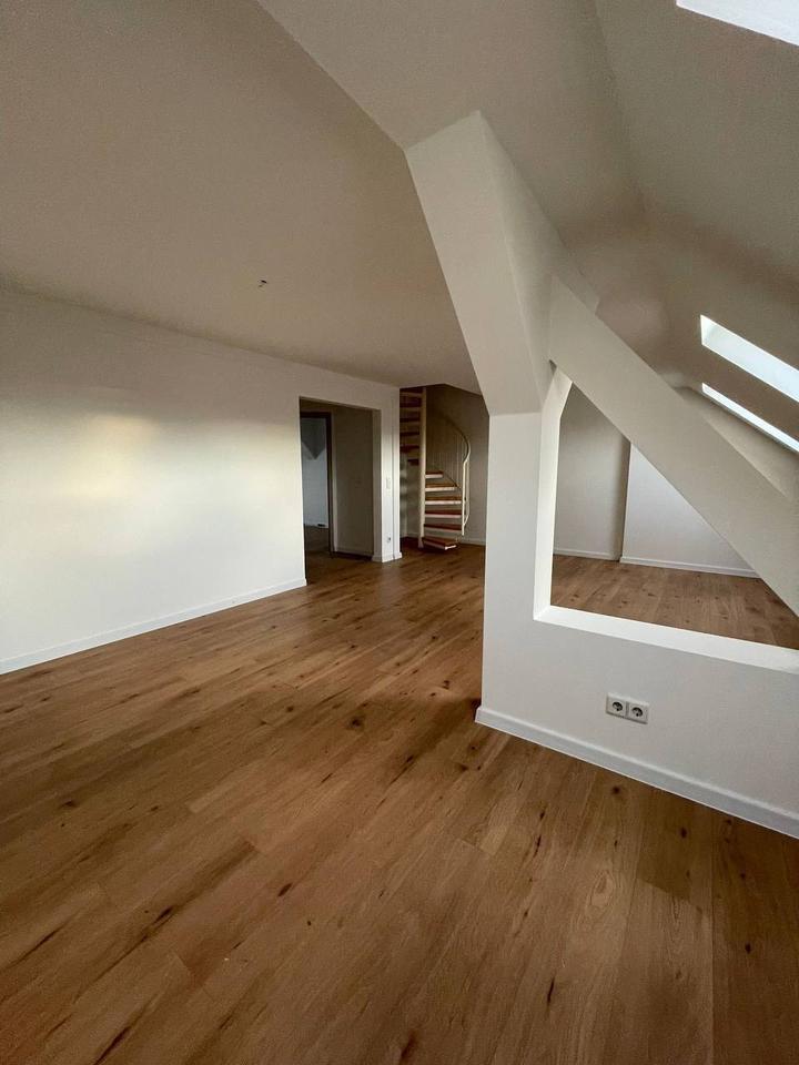 Thumbnail-Geräumige DG-Wohnung über zwei Ebenen - zentrale Innenstadtlage