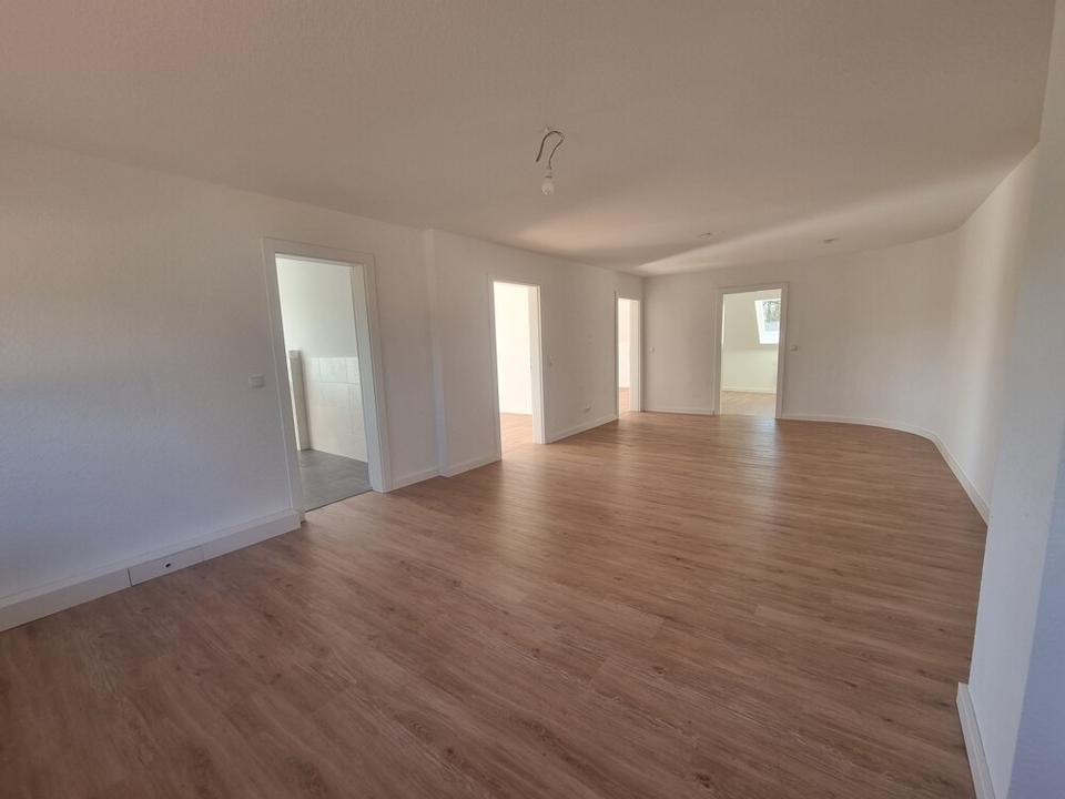 Thumbnail-Ruhe pur! - Drei-Zimmer-Dachgeschosswohnung im Grünen zu vermieten