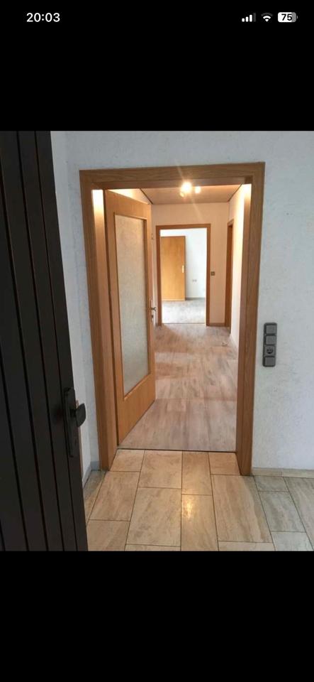 Thumbnail-3 Zimmer Erdgeschosswohnung mit Terrasse und Garage