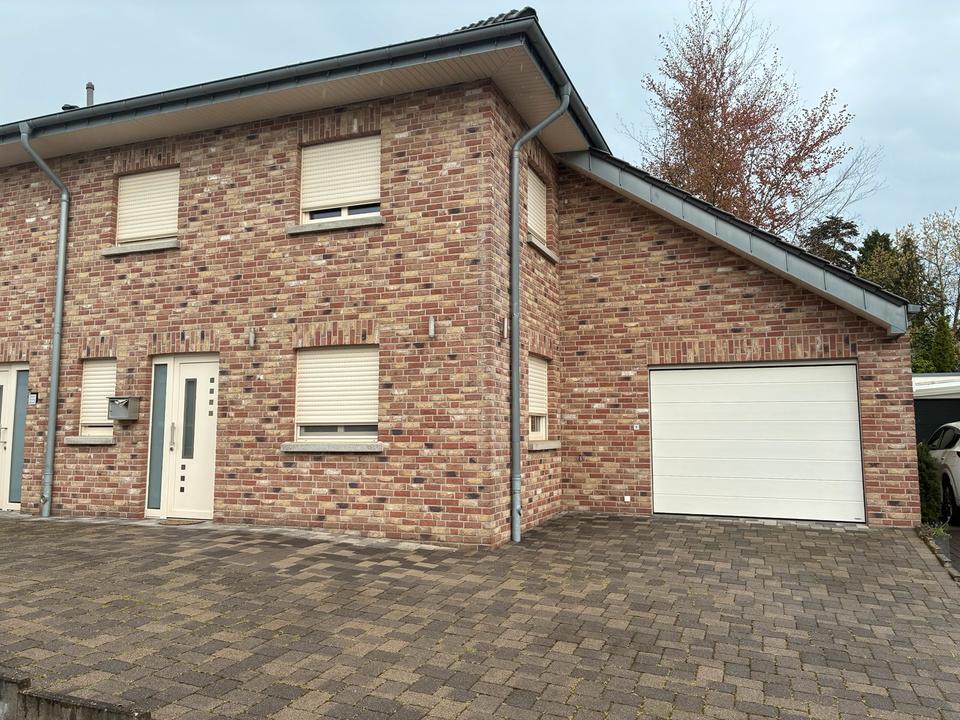 Thumbnail-Doppelhaushälfte in Emmerich Elten 4 Zimmer