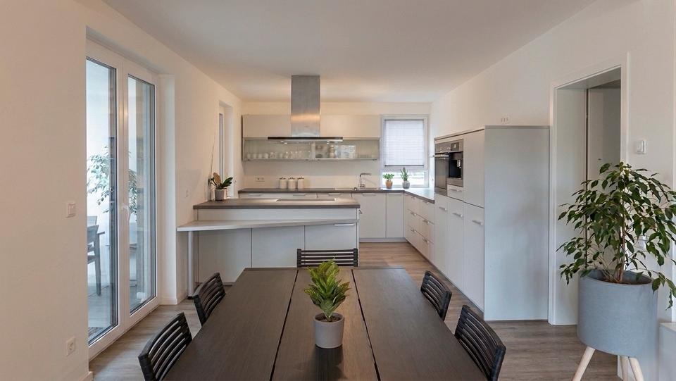 Thumbnail-Luxus EG-Wohnung mit Garten, Wintergarten & Garage im Zentrum