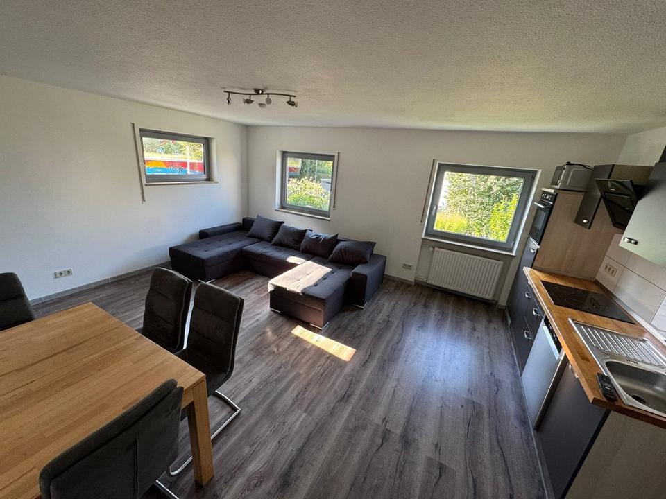 Thumbnail-2-Zimmer Wohnung mit Einbauküche und kleiner Terrasse