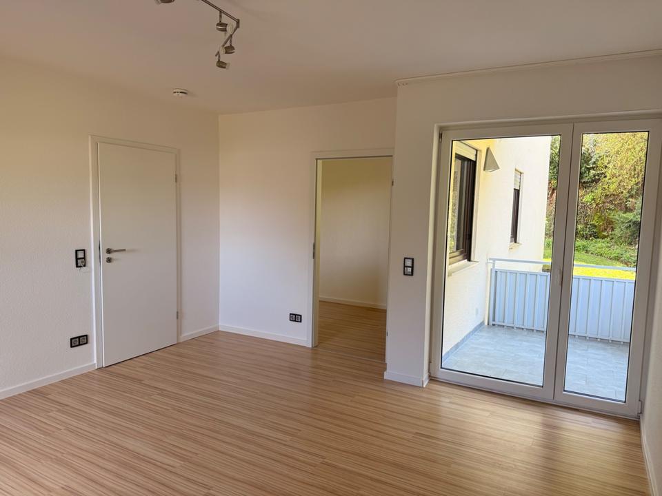 Thumbnail-Renovierte 40qm Nichtraucher Wohnung im 1. OG in BLK