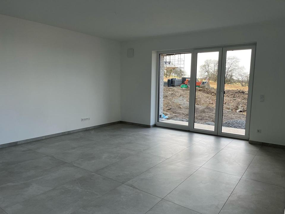 Thumbnail-**Helle Souterrain - Wohnung mit Stil !**