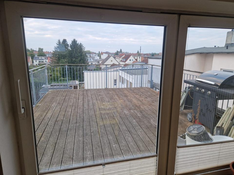 Thumbnail-große 3-Raum-Wohnung mit Dachterrasse im Schweriner Viertel