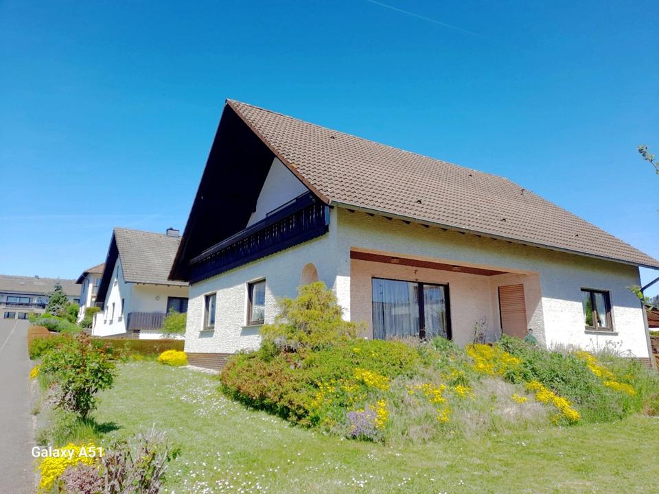 Thumbnail-Freistehendes Einfamilienhaus mit Garage in guter Lage