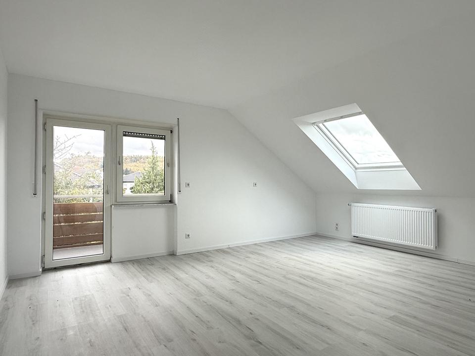 Thumbnail-Neu renovierte 4-Zimmer-Dachwohnung mit Balkon und Blick ins Grüne – ruhiges Wohnen nahe Bretten