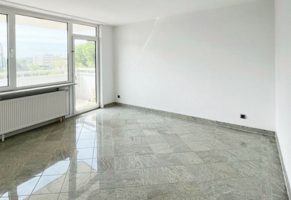 Thumbnail-3-Zimmer Wohnung mit voll möblierter Küche, Balkon und TG in FFM