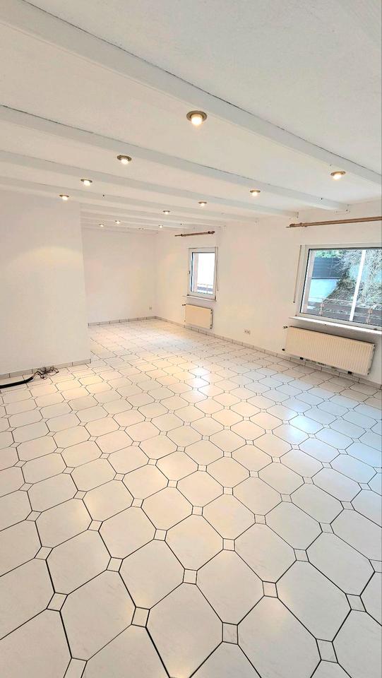 Thumbnail-Größe helle 4 Zimmerwohnung 136 qm mit Balkon ruhiger Lage