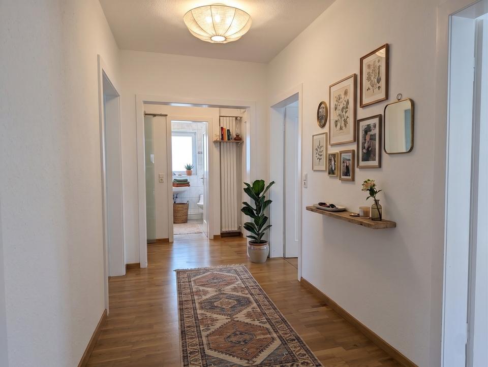 Thumbnail-Großzügige 4-Zimmer-Erdgeschosswohnung mit zwei Balkonen, zwei Bädern und Altbauflair