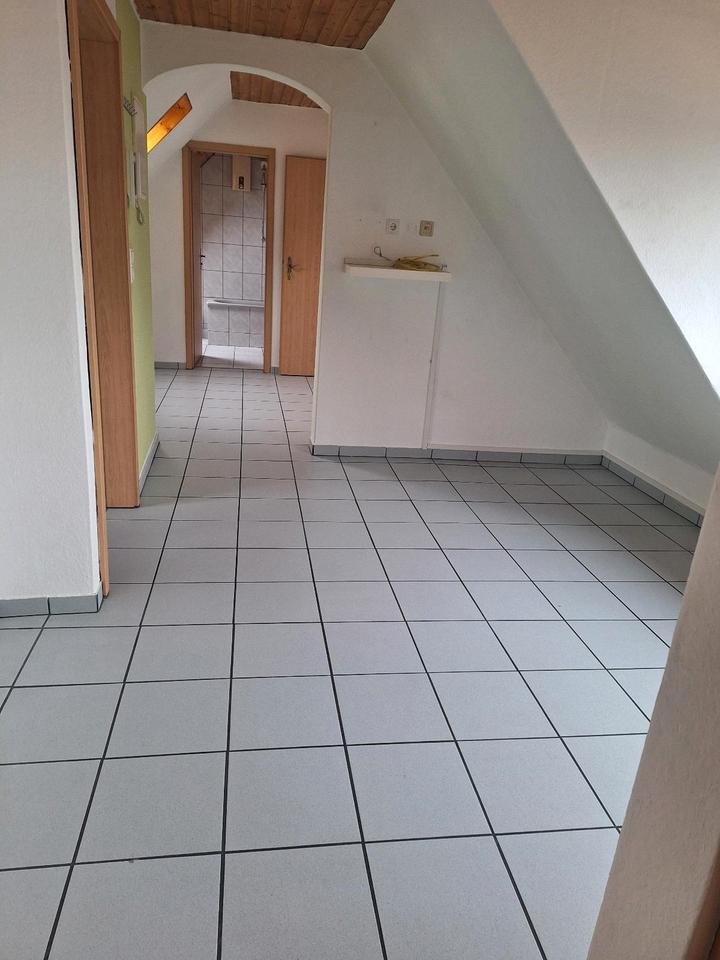 Thumbnail-Vermiete helle 3 Zi -Wohnung mit Balkon in Mühlacker-Eckenweiher