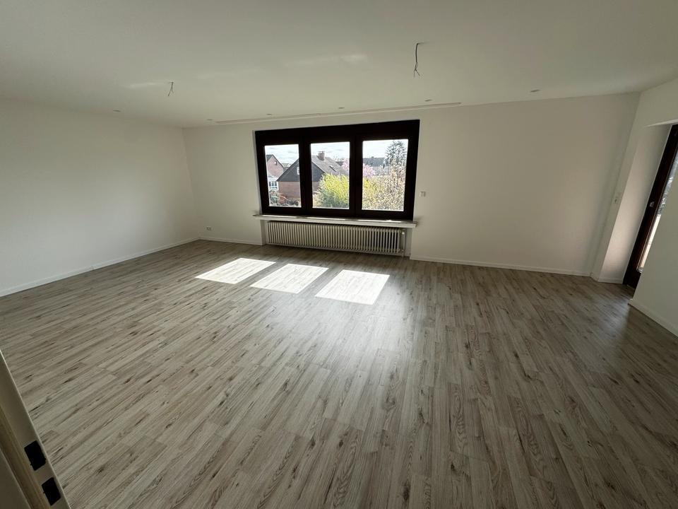 Thumbnail-4 Zimmer Wohnung 100qm2 mit Balkon sofort Verfügbar