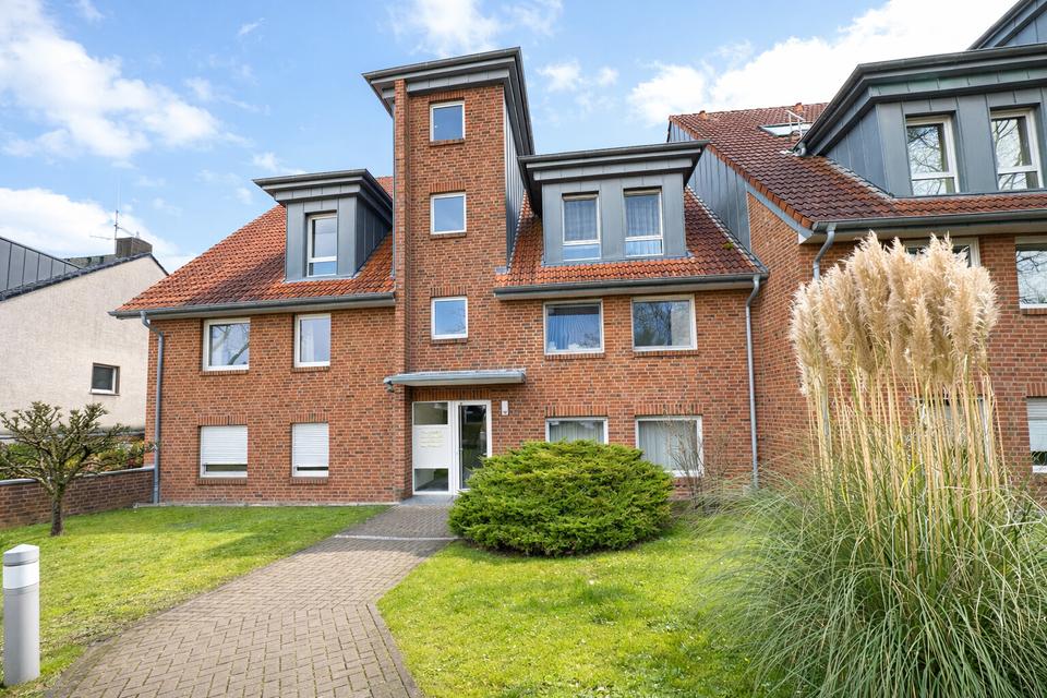 Thumbnail-Praktisch geschnittene drei Zimmerwohnung mit Balkon und 2-Stellplätzen