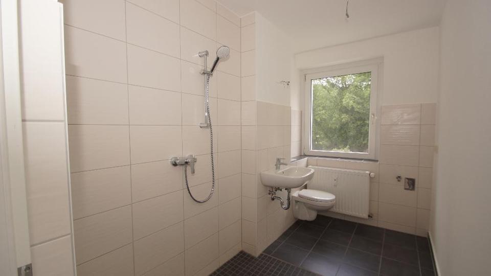 Thumbnail-2-RWE an der Talsperre, ZH, Balkon mit Schieberverglasung im EG