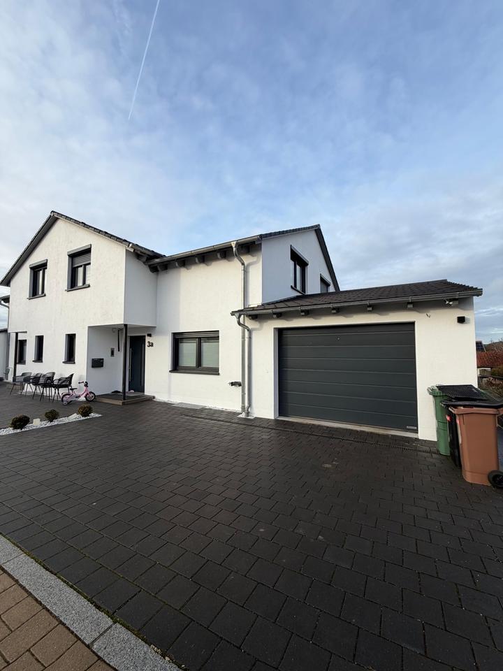 Thumbnail-Doppelhaushälfte mit Garage und Garten zu vermieten