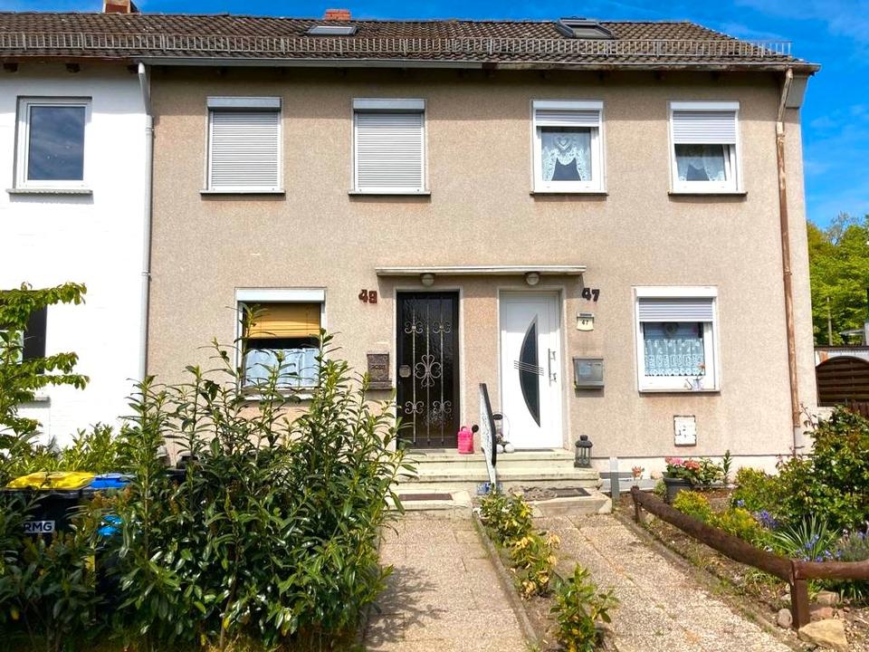 Thumbnail-In ruhiger Lage gepflegtes Reihenhaus mit Garage