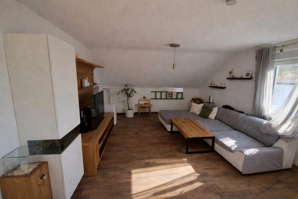 Thumbnail-Helle 3-Zimmer-DG-Wohnung (90 m²) in Flieden – Stellplatz+Keller