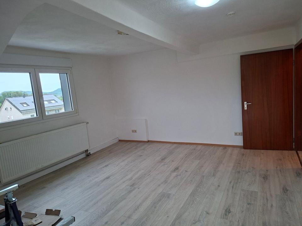 Thumbnail-Schöne neu renovierte 3 ZKB Wohnung 80m² Beckingen direkt