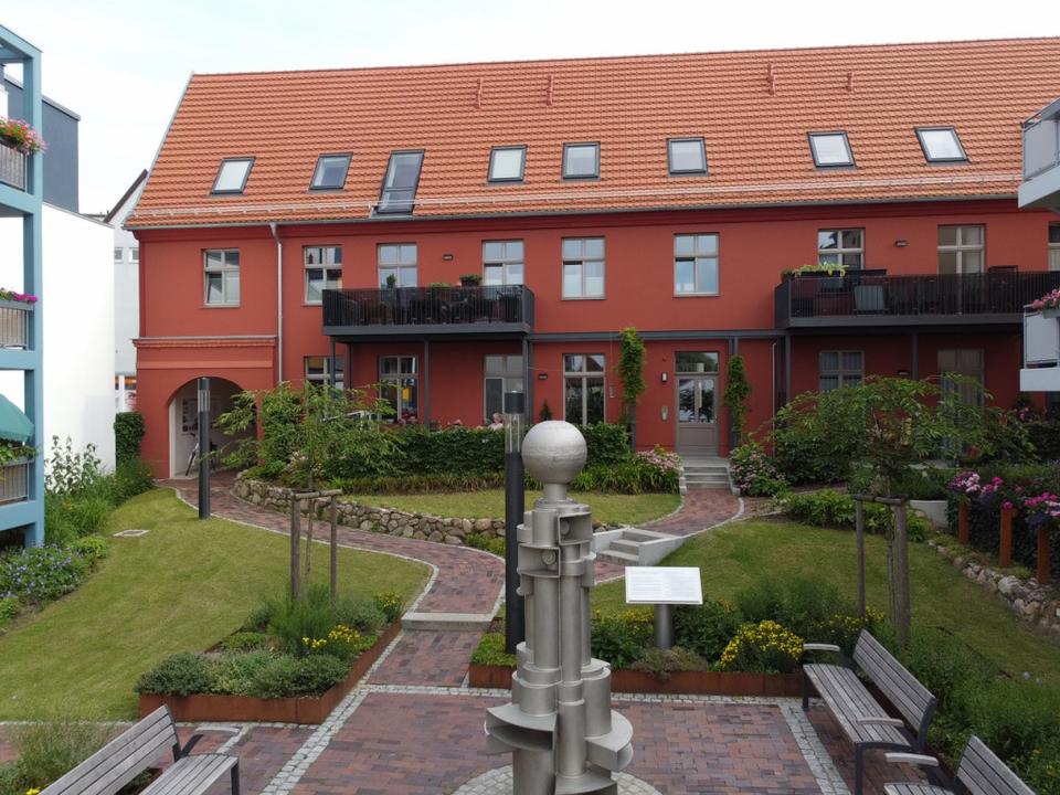 Thumbnail-Großzügige Dachgeschosswohnung mit Charakter - Wohnen im Herzen der Güstrower Innenstadt