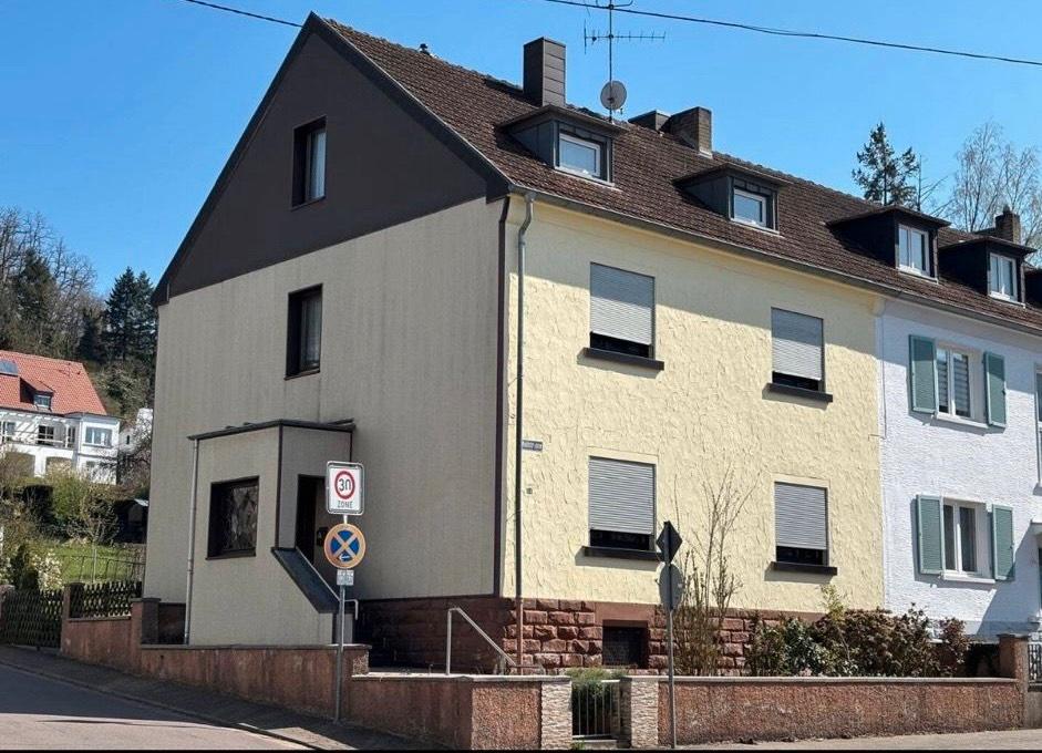 Thumbnail-Helle 2- Zimmerwohnung mit Balkon und Küche in Merzig