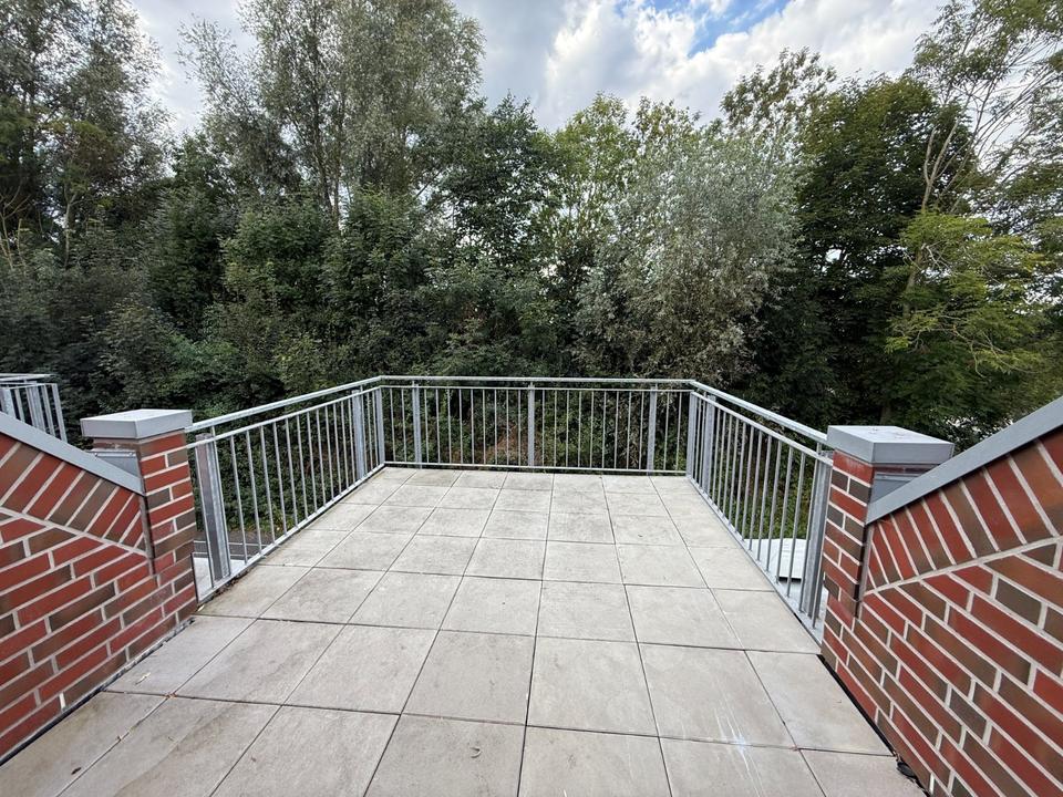 Thumbnail-Moderne Dachgeschosswohnung mit Balkon und EBK