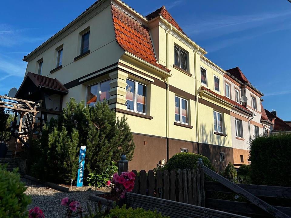 Thumbnail-Ein Zweifamilienhaus gegen Gebot