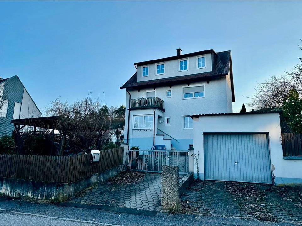 Thumbnail-Großzügiges Zweifamilienhaus in ruhiger Lage von Kümmersbruck