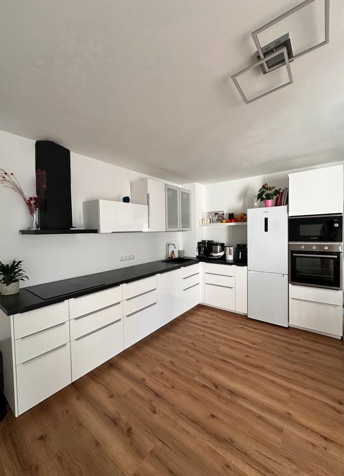 Thumbnail-PRIVAT! Sanierte 4 Zimmer Wohnung, ideal geschnitten mit Balkon.