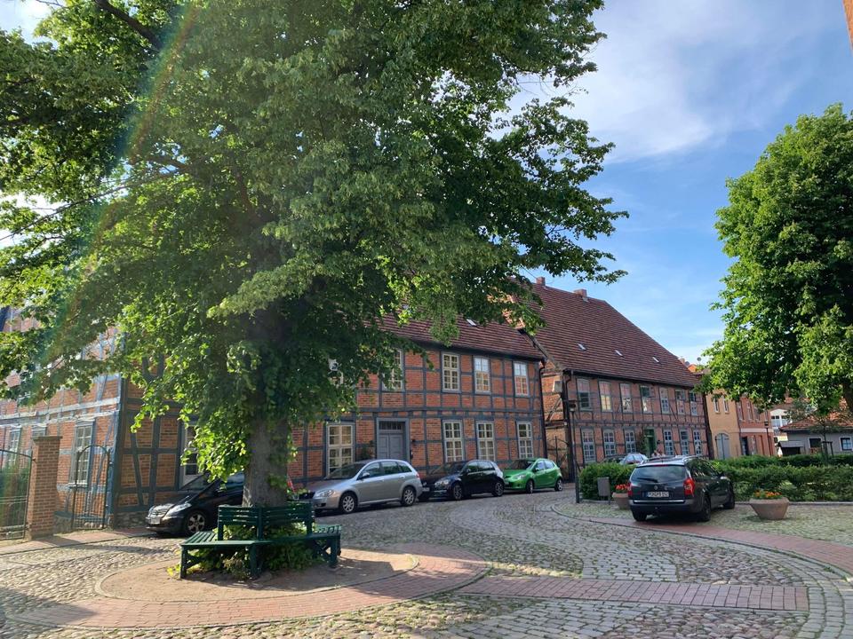 Thumbnail-Sonnige, zentral gelegene 4-Raum-Wohnung mit Kamin