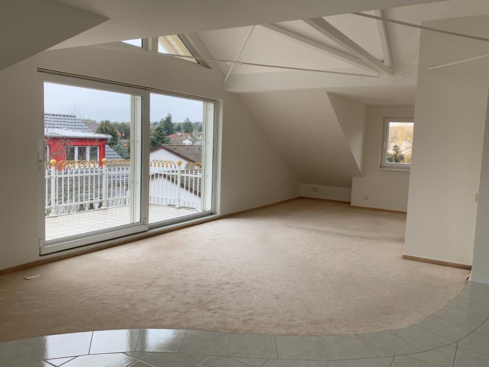 Thumbnail-Helle, großräumige 3-Zimmer Dachgeschoss-Wohnung