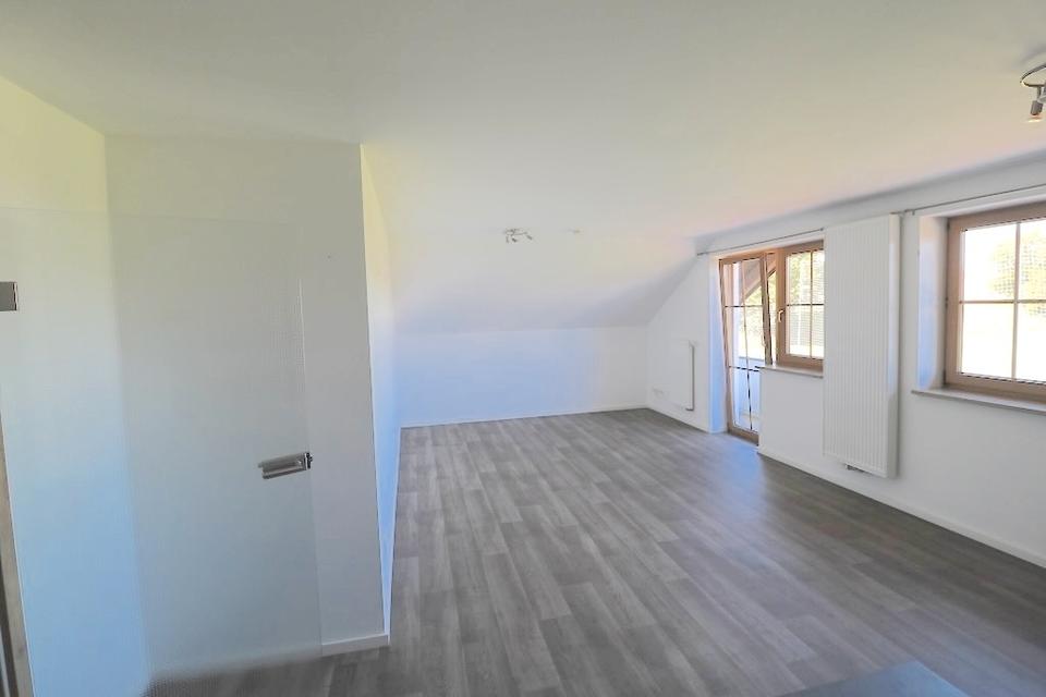 Thumbnail-Schmatzhausen - Wunderschöne frisch sanierte, helle 4 Zimmerwohnung zum (fast) Erstbezug