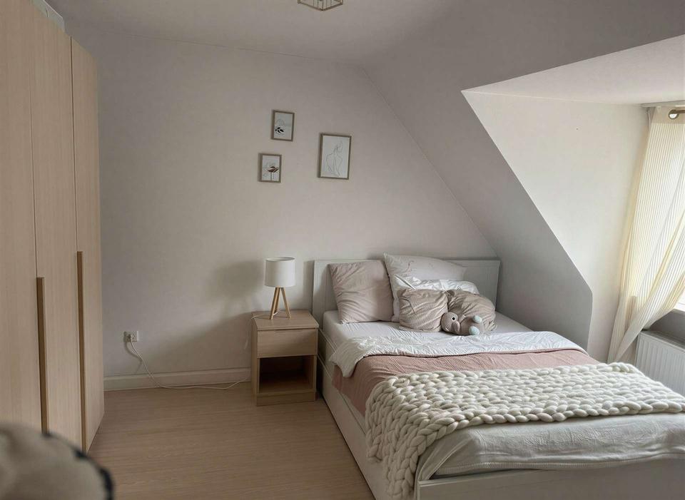 Thumbnail-Großzügige Dachgeschosswohnung in Essen – ideal für Studenten oder Singles