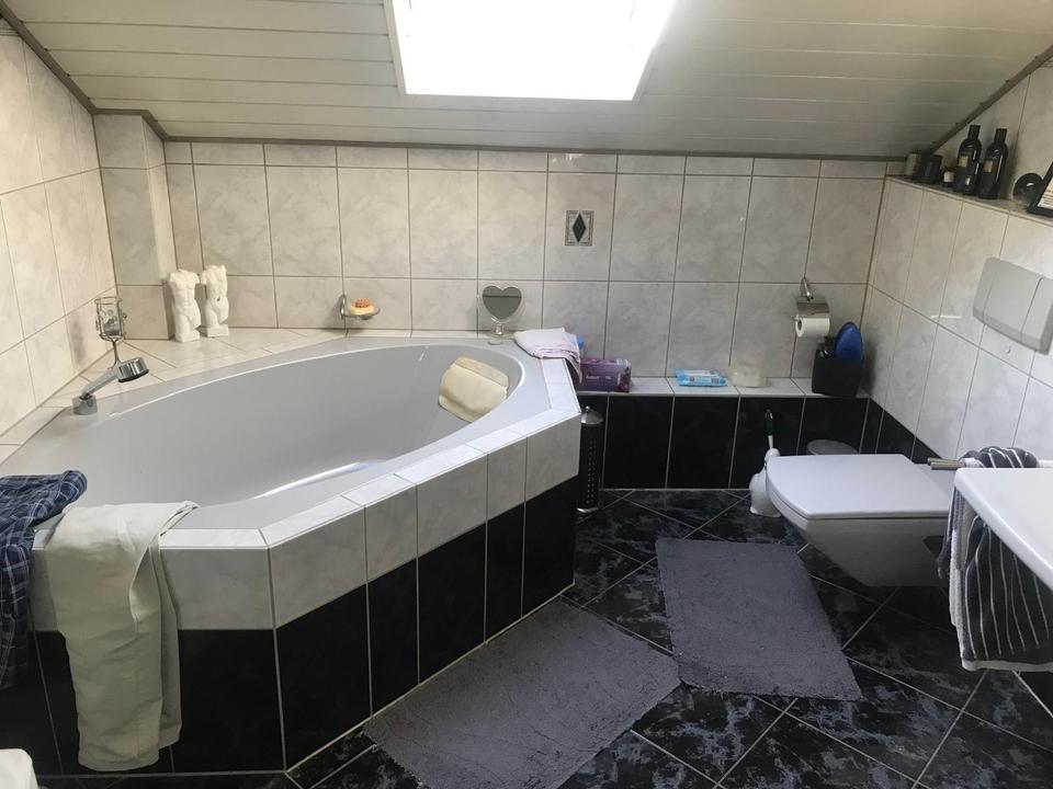 Thumbnail-Schöne Dachgeschosswohnung mit separatem Zugang