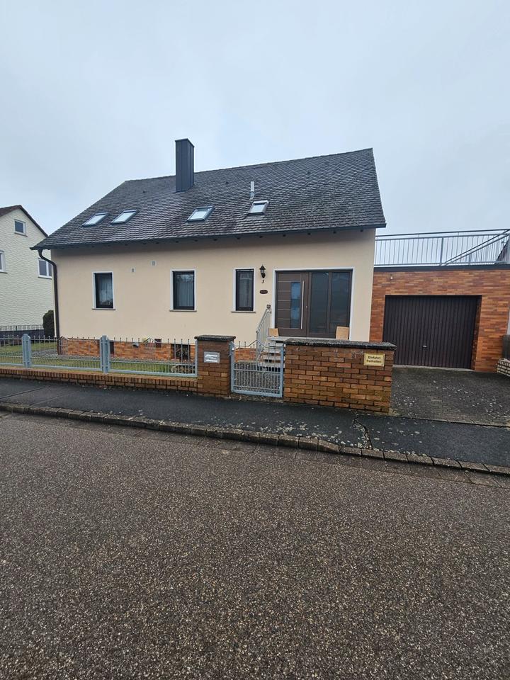 Thumbnail-Einfamilienhaus mit 6 Zimmern in Abenberg