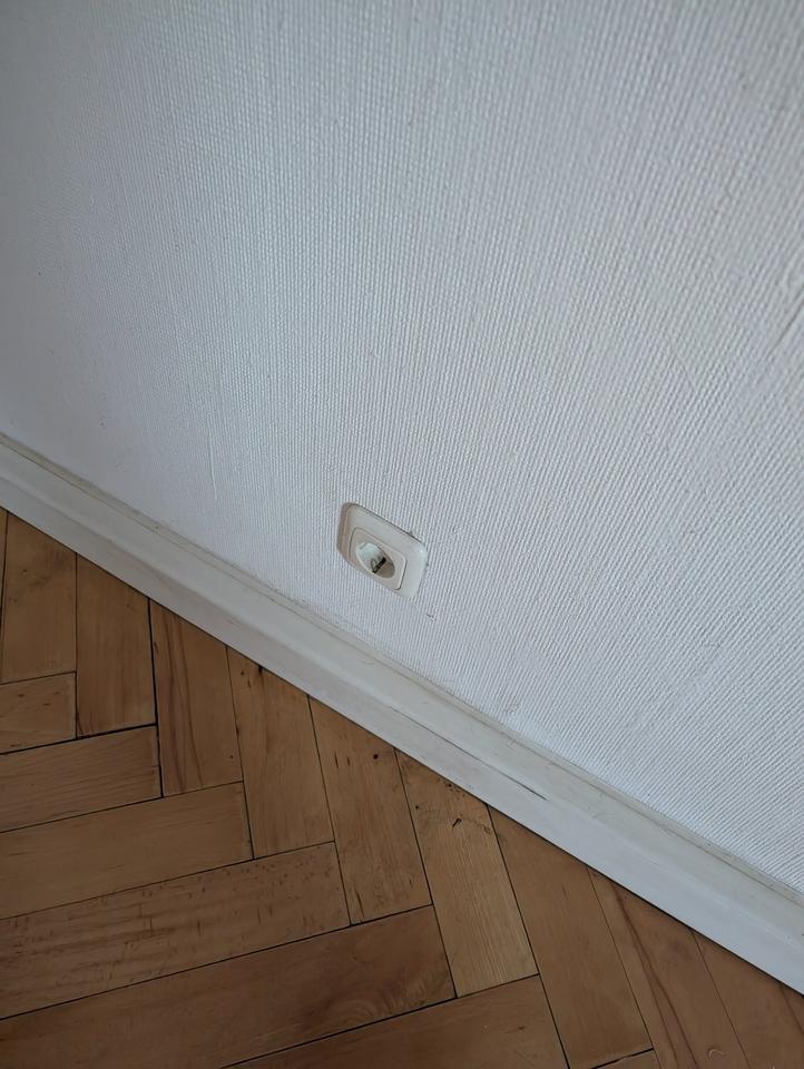 Thumbnail-Renovierte 3-Zimmer 49qm Wohnung Dachgeschoss in der Hallerstraße