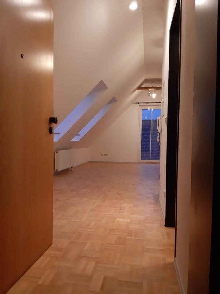 Thumbnail-Teilmöblierte Dachgeschosswohnung