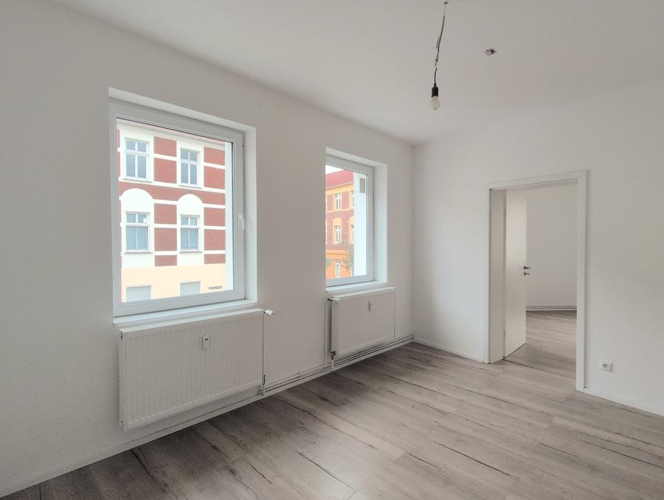 Thumbnail-Neu Sanierte, helle 4-Zimmer-Wohnung in Dessau-Roßlau