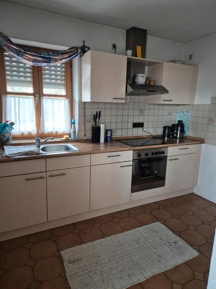 Thumbnail-ruhiges möbliertes Zimmer