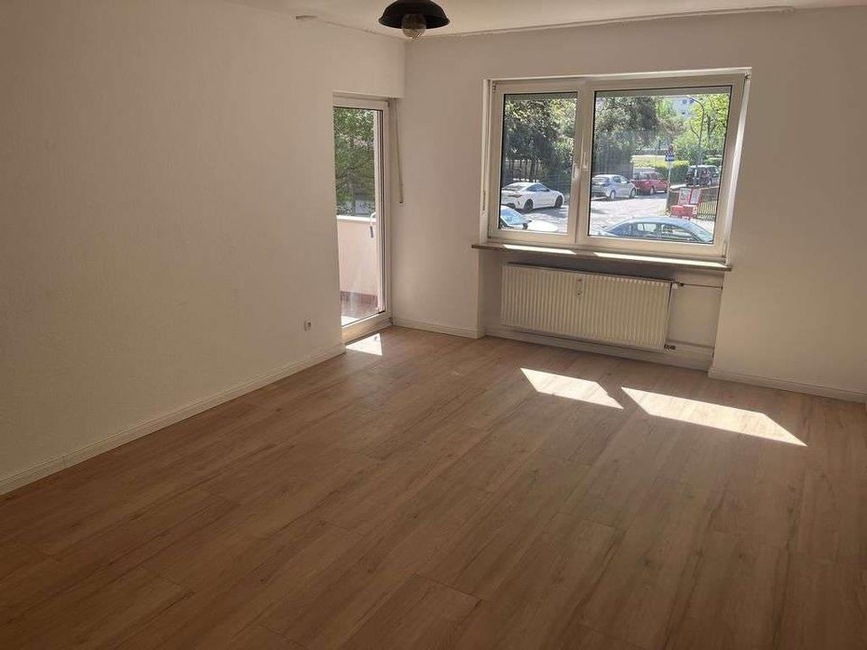 Thumbnail-Milbertshofen: Ruhig gelegene 3-Zi.-Whg. mit überdachtem Südbalkon u. TG.-Stellplatz.