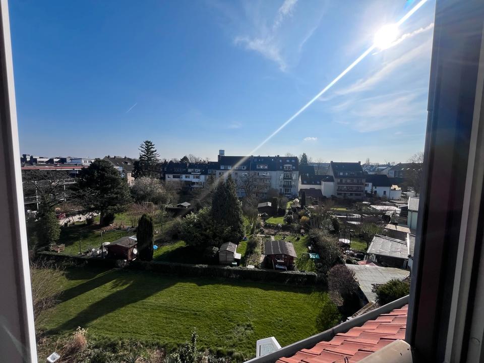 Thumbnail-Helle 2-Zimmer-Dachgeschosswohnung in Düsseldorf Benrath