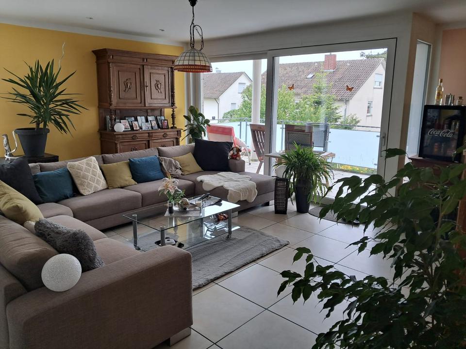 Thumbnail-Moderne helle Vierzimmerwohnung in ruhiger Wohngegend