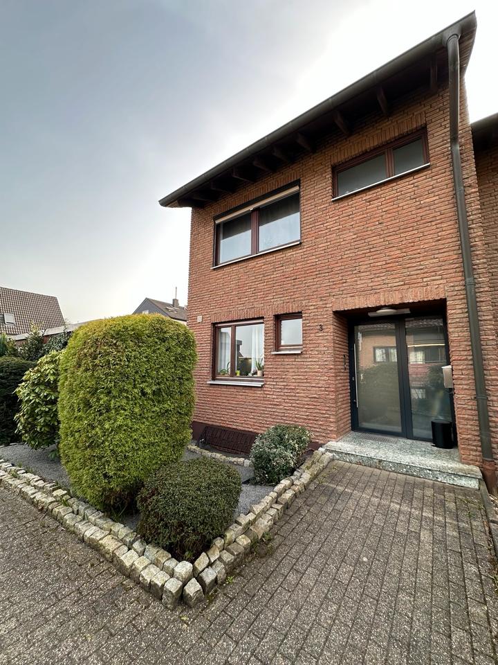 Thumbnail-Reihenendhaus mit Garage am Haus und zwei Stellplätzen im Garten