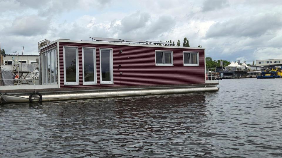 Thumbnail-Modernes, autarkes Hausboot mit Liegeplatz in Berlin