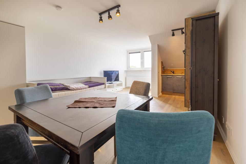 Thumbnail-Vollmöbliertes Apartment mit Stadionblick in der Grünwalder Straße