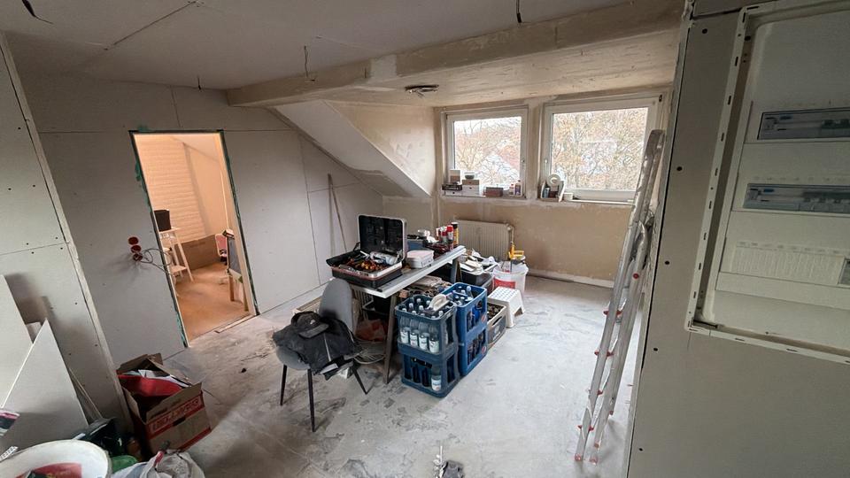 Thumbnail-43 m² DG-Wohnung – teilsaniert, Renditeobjekt oder Eigennutzung